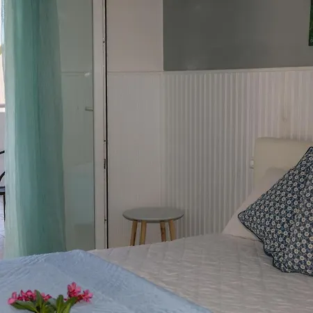 Otel Roula İskados