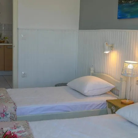 Roula Hotel *